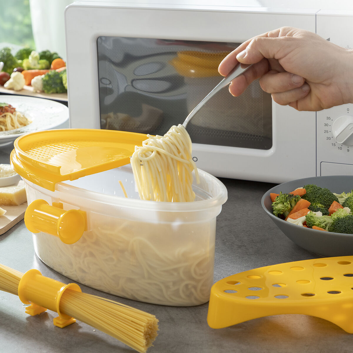 InnovaGoods - 4-in-1 Microwave Pasta Cooker with Accessories and Recipes