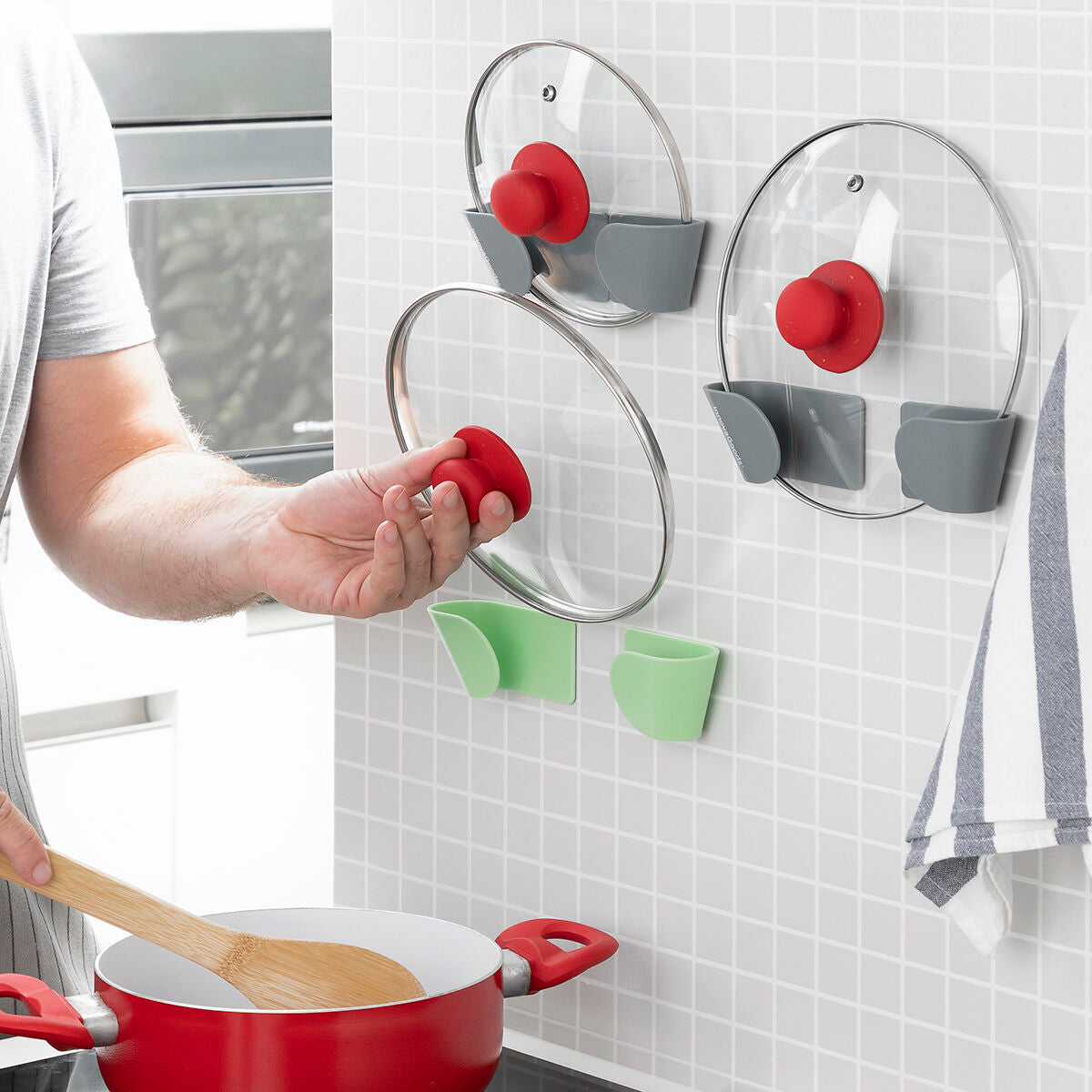 InnovaGoods - Set of 3 Adhesive Holders for Saucepan Lids